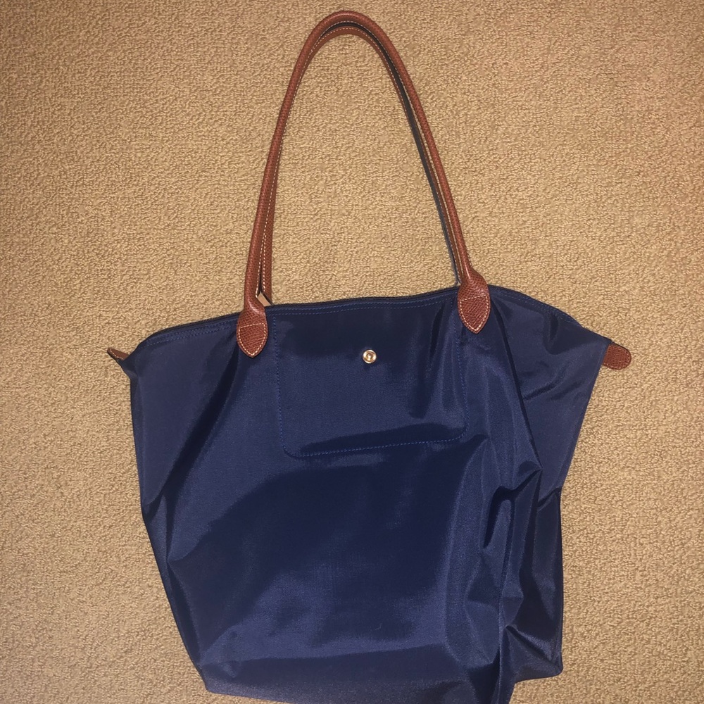 BARELY USED longchamp purse
